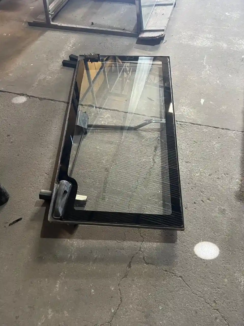 Cambio de vidrio de puerta para maquinaria